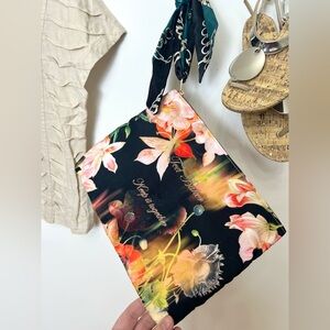 🆕Ted baker botanical lux canvas wristel bag